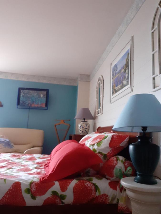 7042Douce Nuit Otel Saint-Germain-Laval  Dış mekan fotoğraf